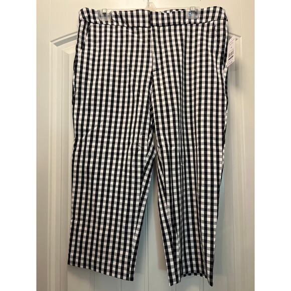 NWT Time and Tru Women Four-Way Stretch Mid-Rise Button Fly Capris Size 14 Black - Picture 2 of 7